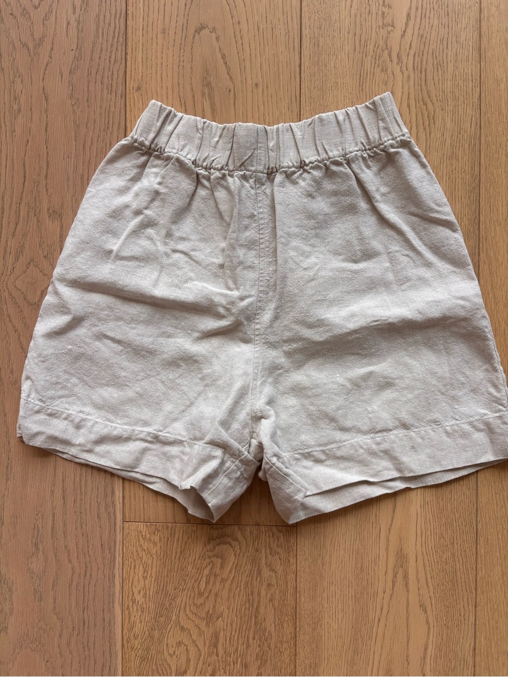 Elizabeth Suzann Natural Linen Elastic-Waist Shorts - Picture 2 of 3